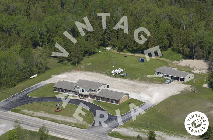 Les Cheneaux Motel (Richcreek Motel) - 2003 Photo (newer photo)